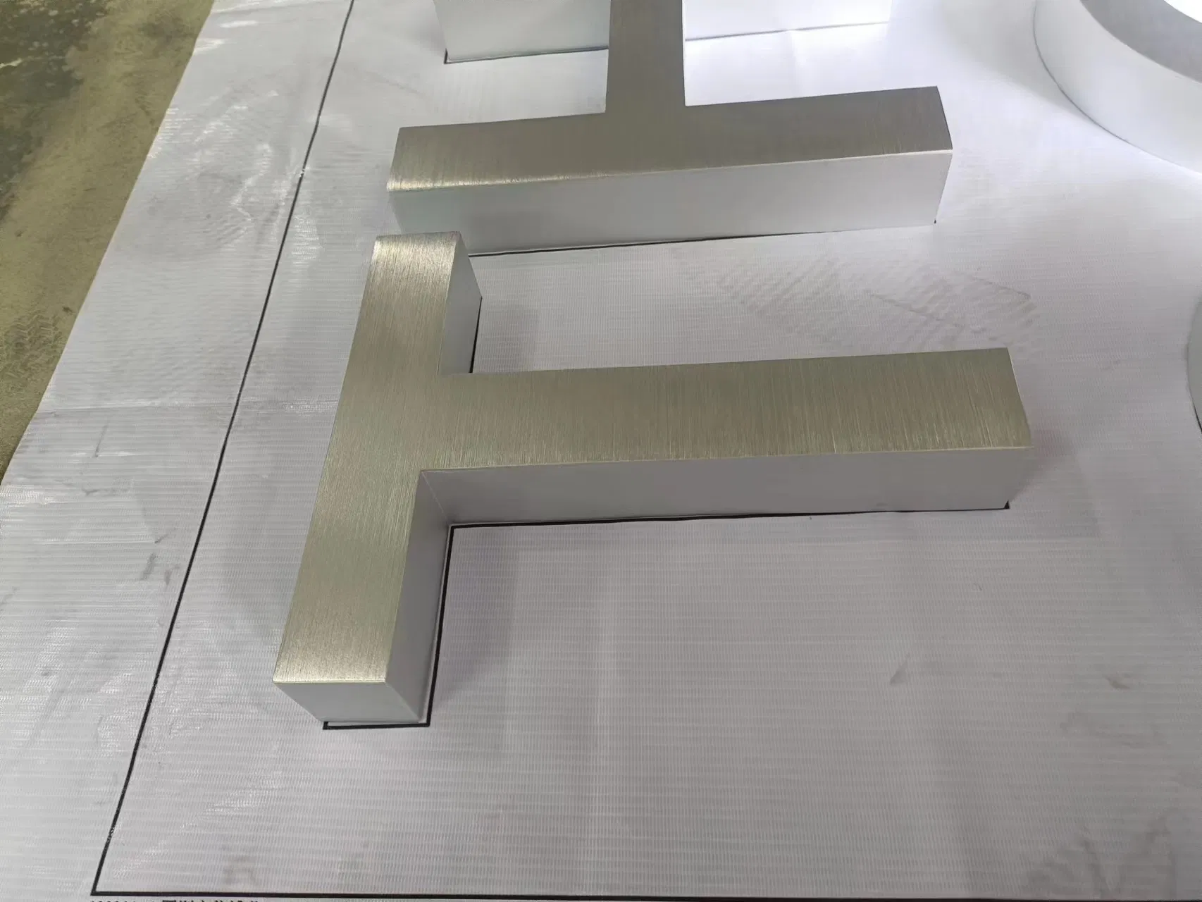 High Quality Plating Golden Fabricated Metal Letter LED Display Board