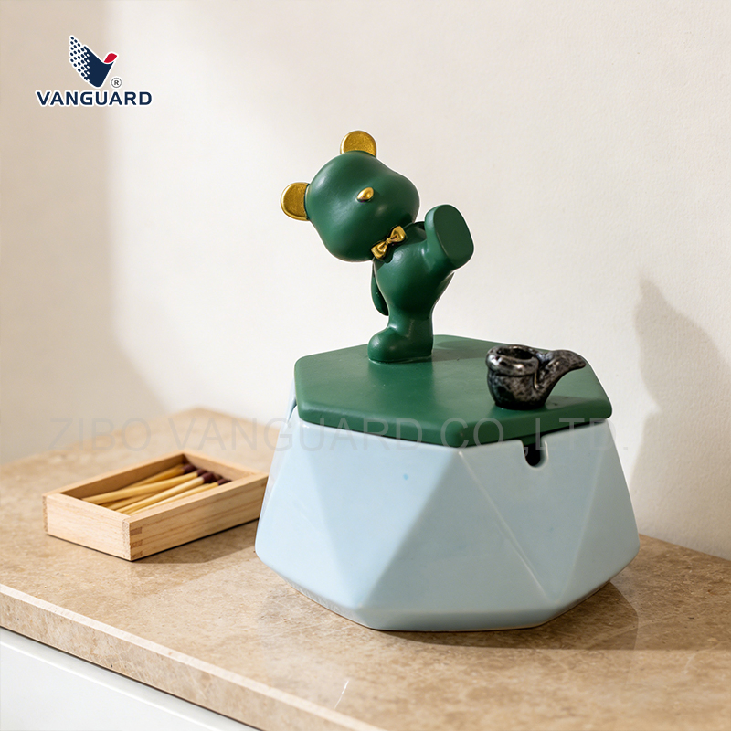 Cute Ornament Promotion Gift Ware Souvenir Statue Custom Resin Ashtray for Home Decor