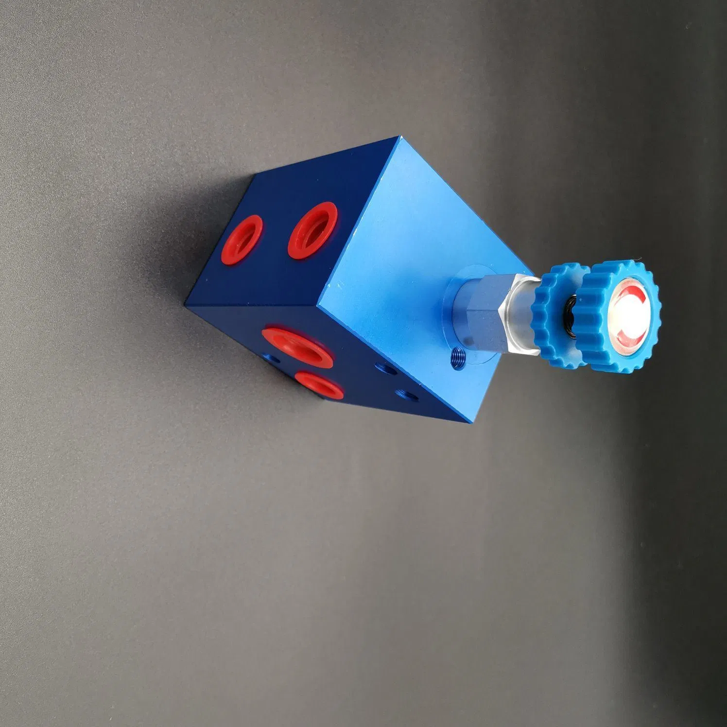 Гидравлический распределитель Yoye с клапаном сброса