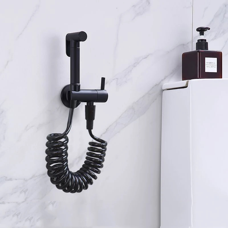 Смеситель для биде настенный с гибким шлангом
