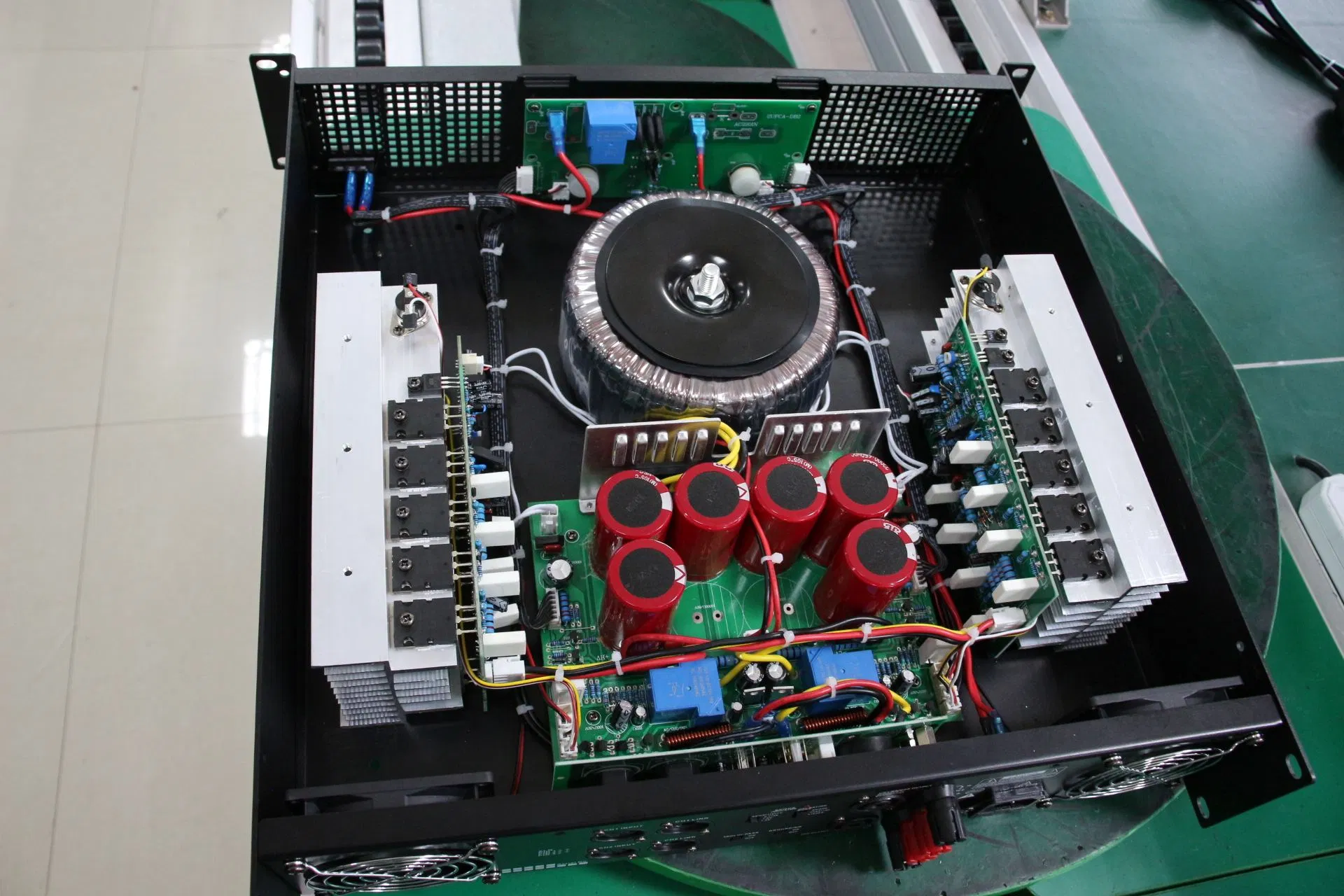 Xiy Ca4 Power Amplifier for 2*350 Watt