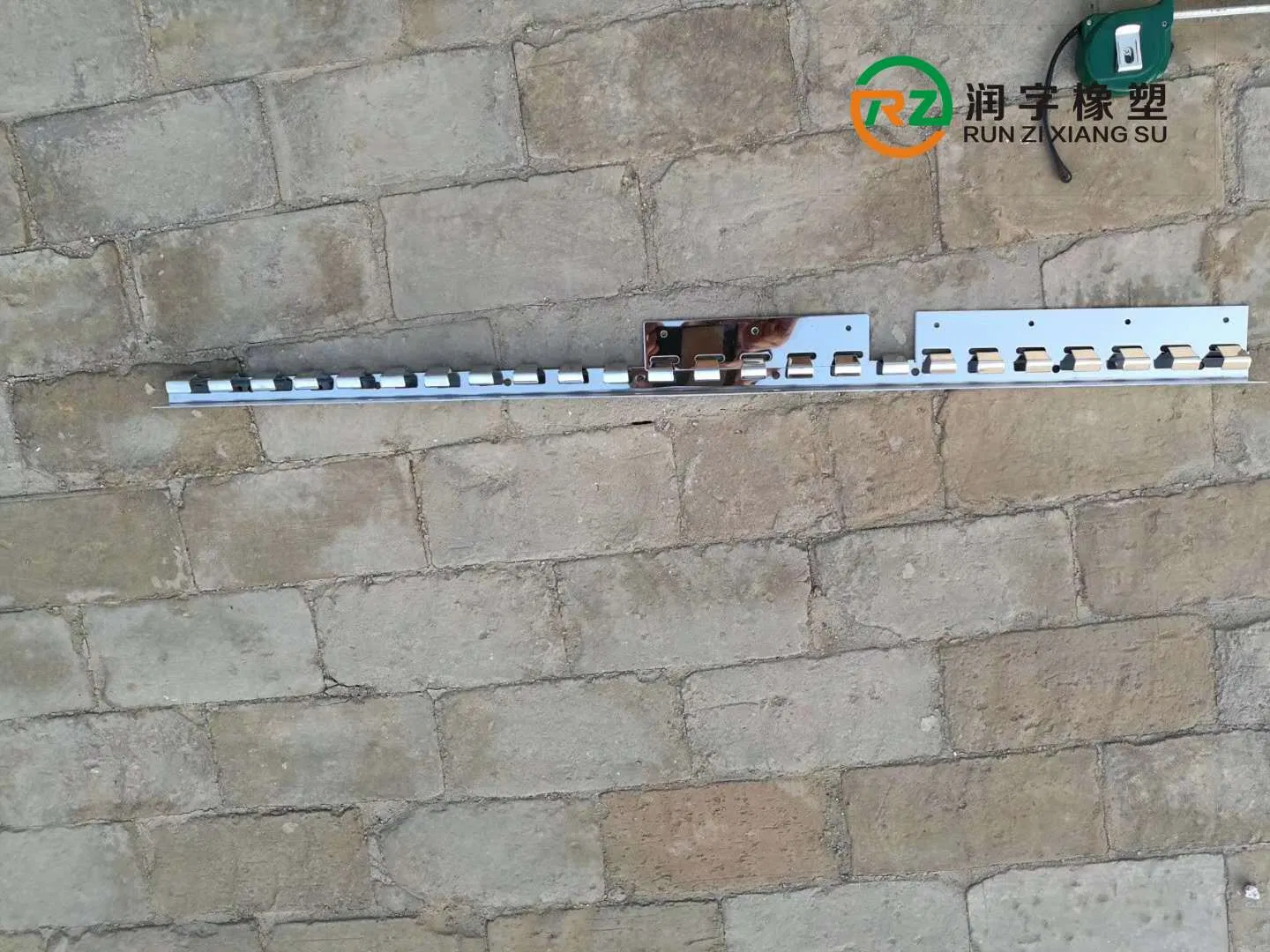 China Style Stainless Steel 304/201 PVC Curtain Hanger Set