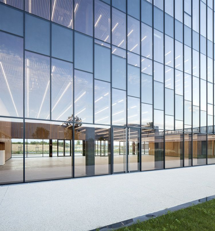 Curtain Wall System Huge Curtain Wall Graphic Design Curtain Wall