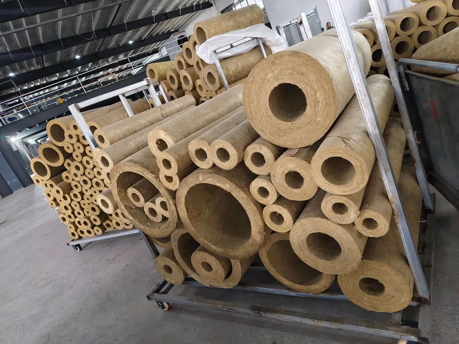 Mineral Basalt Wool Refractory Construction Material Moisture Proof Thermal Insulation Rock Wool Pipe