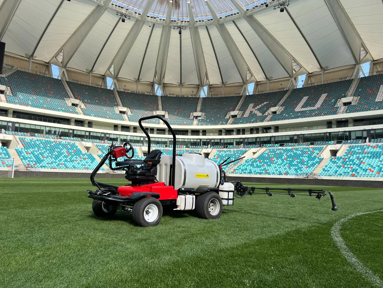 Smart Self-Propelled Turf Sprayer for Efficient Football and Golf Field Maintenance