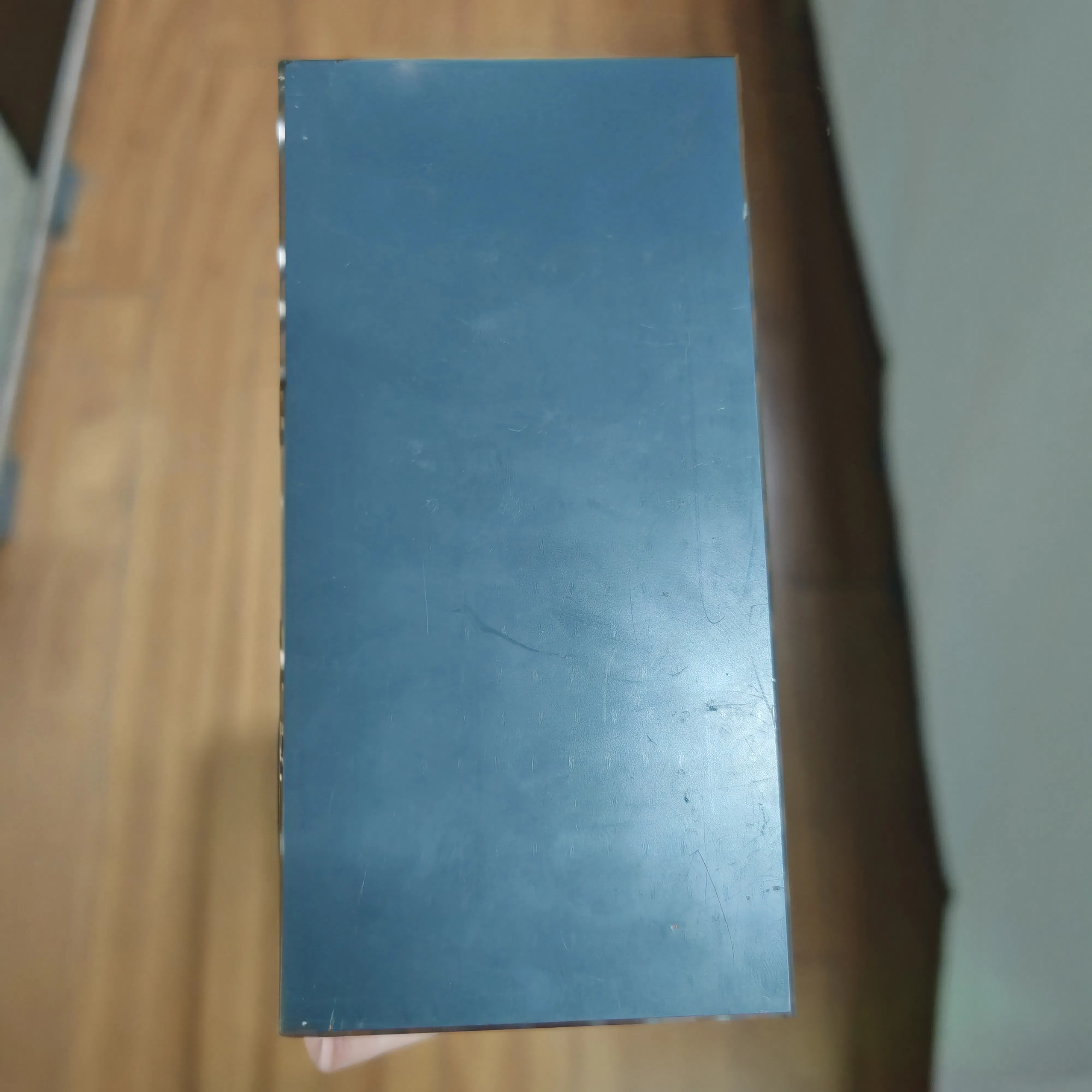 High-Performance Laminated Glass for Stylish Space Division Solutions