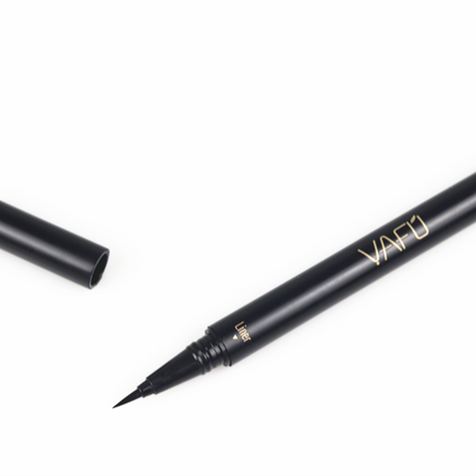 Vibrant Shimmer Eyeliner for Captivating Eye Makeup Looks