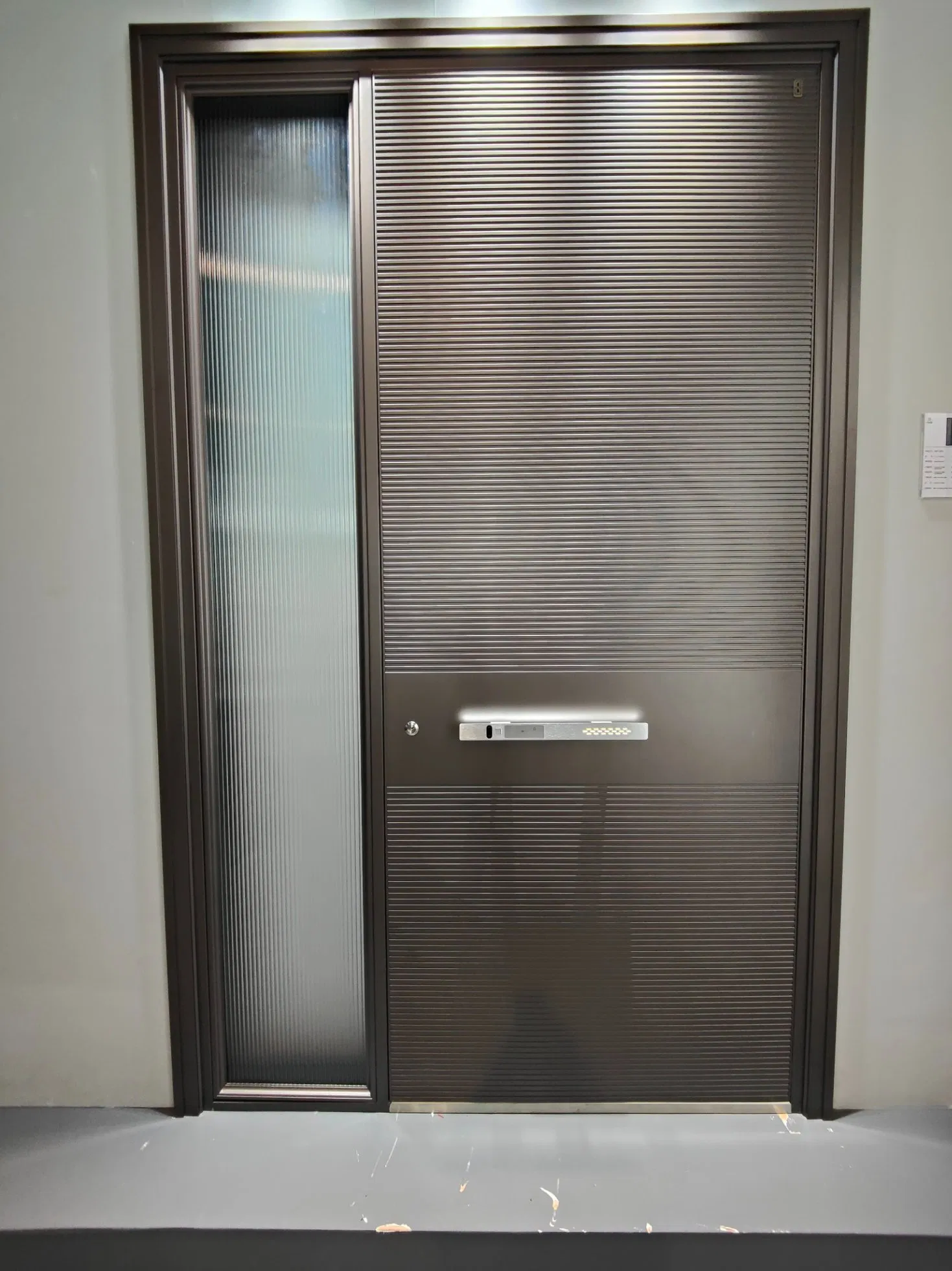 Входная стальная дверь с анодированным покрытием