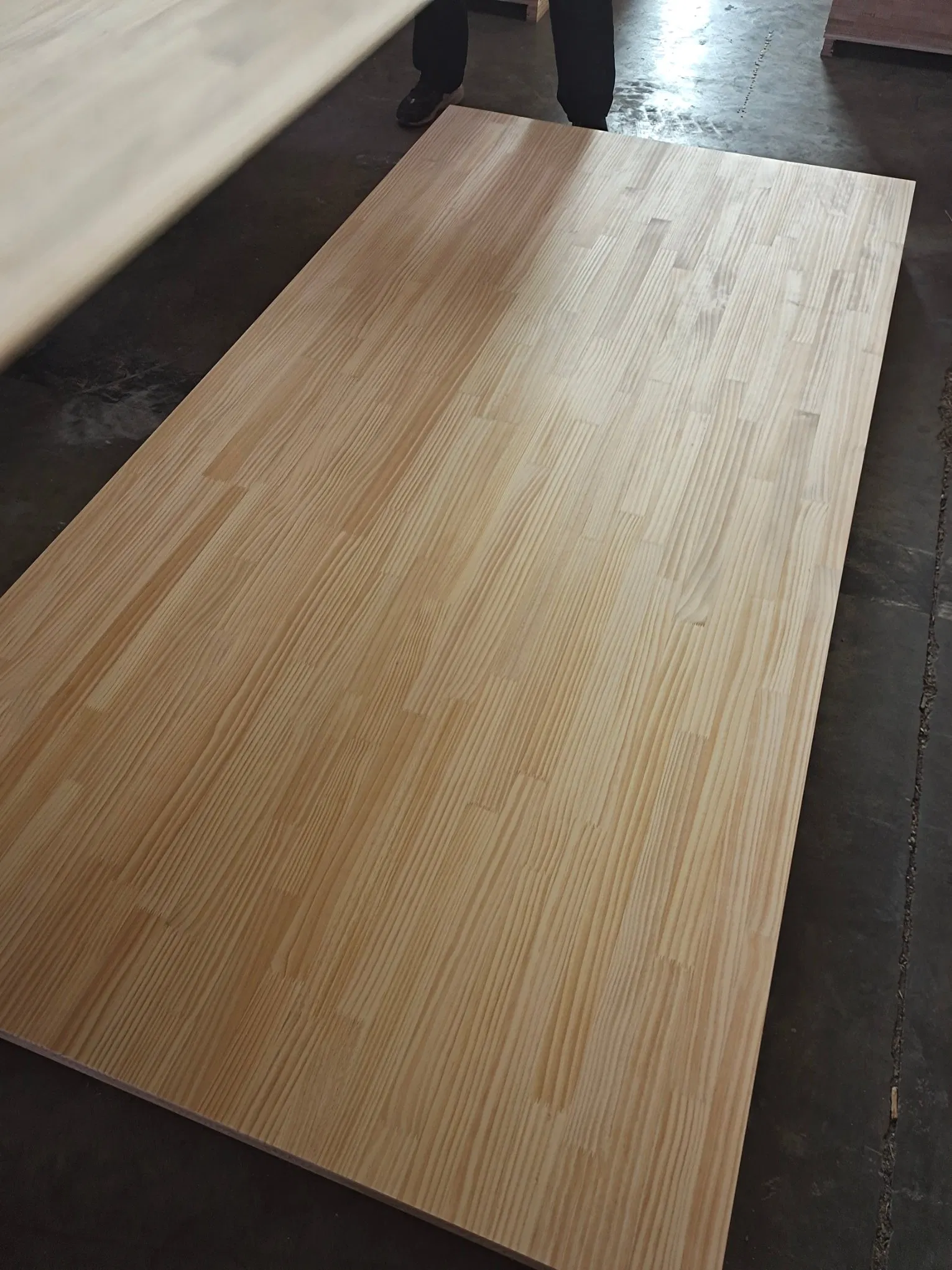 Radiata Pine/Red Oak/Rubber Wood 18mm Finger Joint Laminated Board for Bedroom Furniture