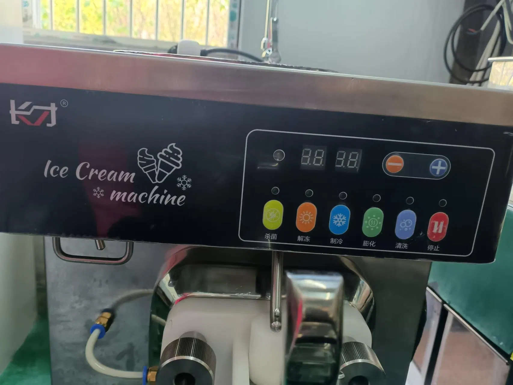 Soft Ice Cream Maker with European Quality for Commercial Usage