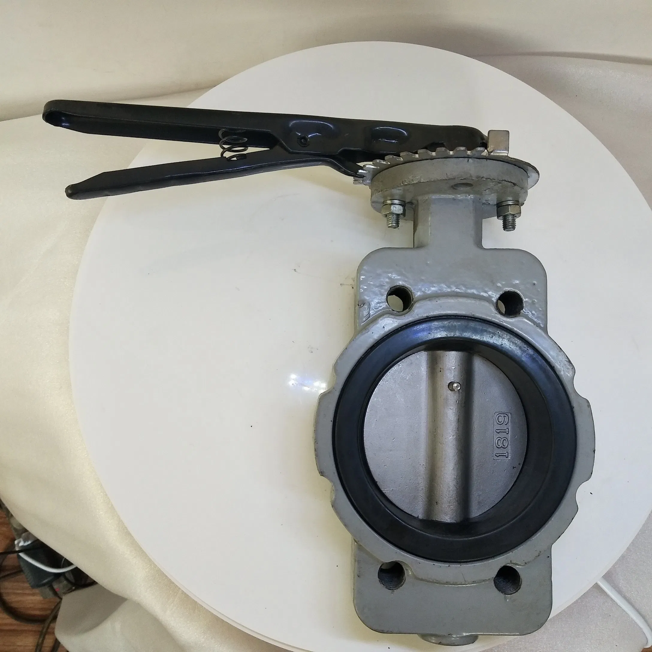 Pn10 Pn16 NBR EPDM Seated Semi-Lug Butterfly Valve 