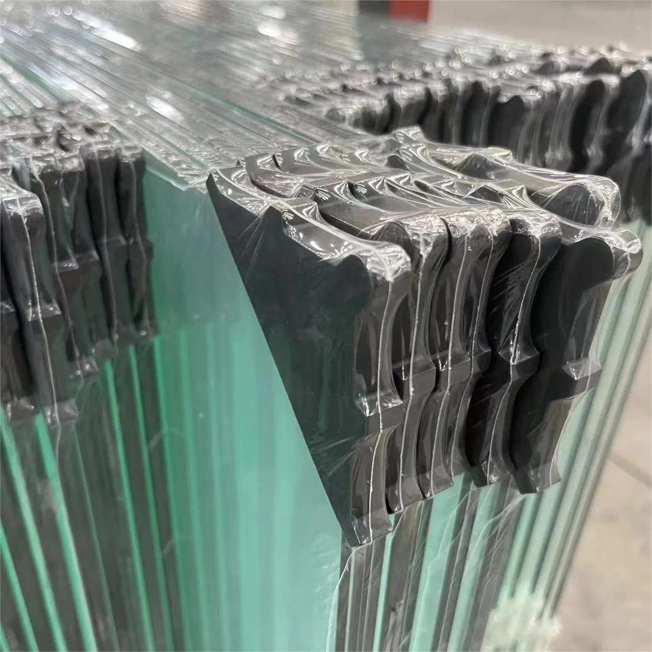 Customized Sizes 3mm 4mm 5mm 6mm 8mm 12mm 15mm 19mm Clear Tempered Toughened Glass