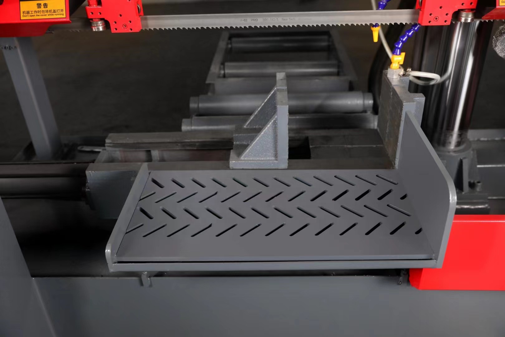 Ленточнопильный станок по металлу автоматический горизонтальный