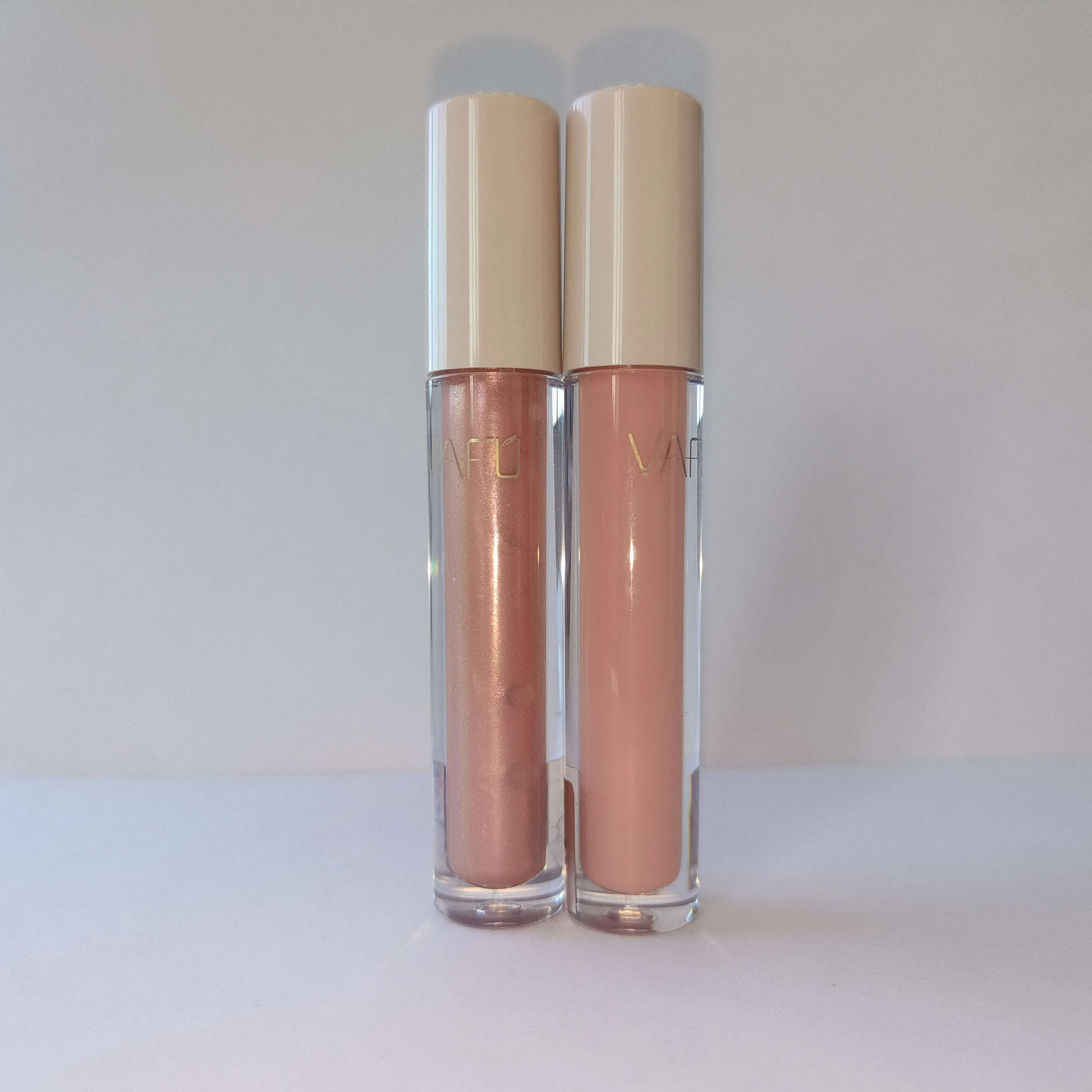 Customizable Radiant Shine Lip Gloss for All-Day Color