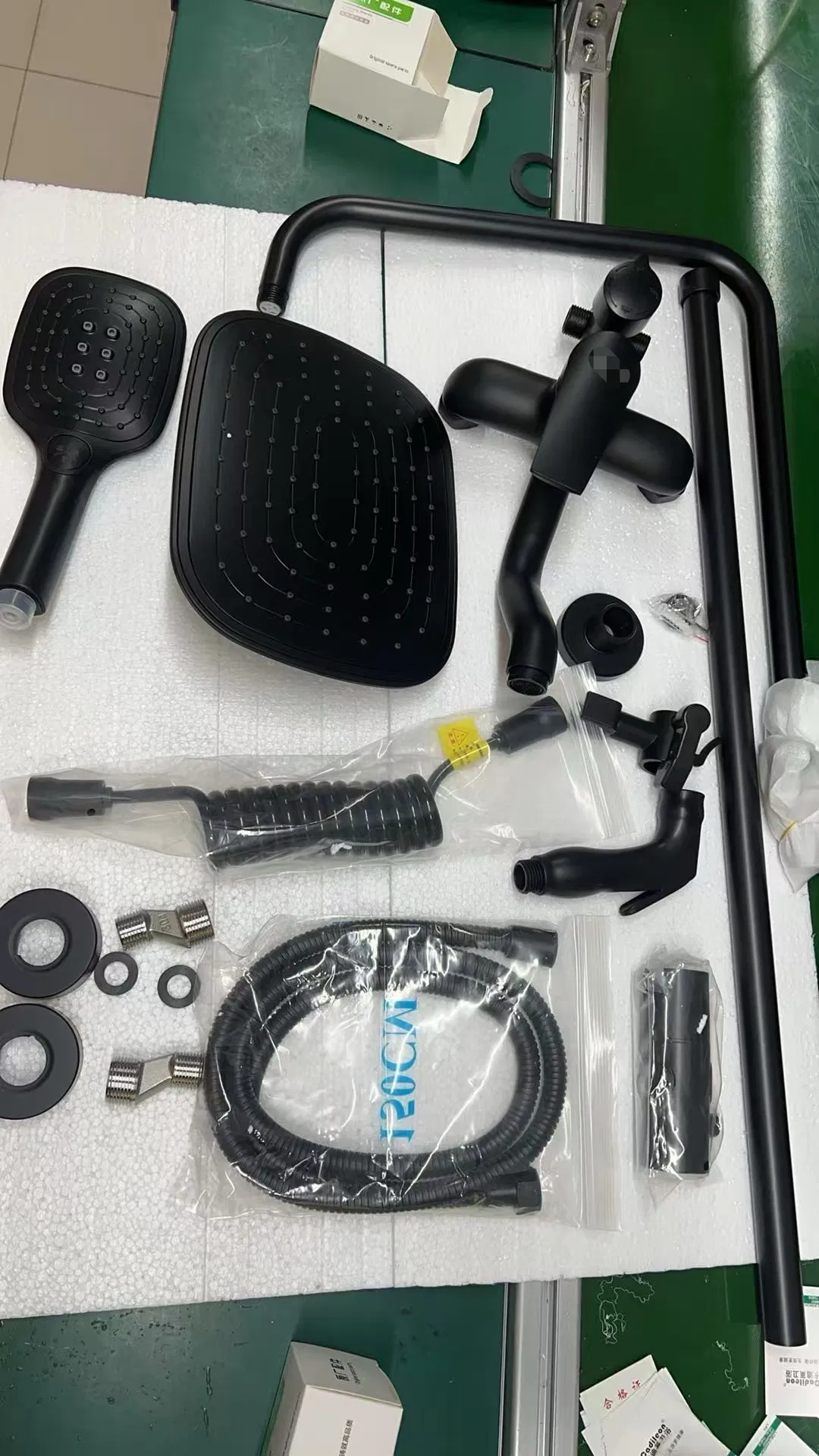 Factory Wholesale Brass Black Wall Mounted Bathroom Shower Two Handles Bath Shower