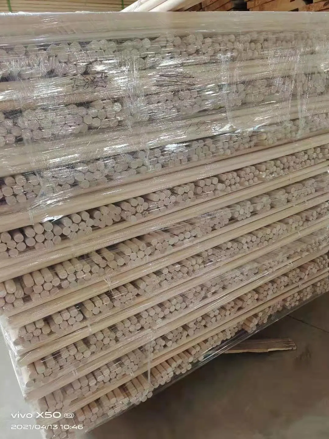 Durable Wooden Broom Handle for Efficient Floor Cleaning