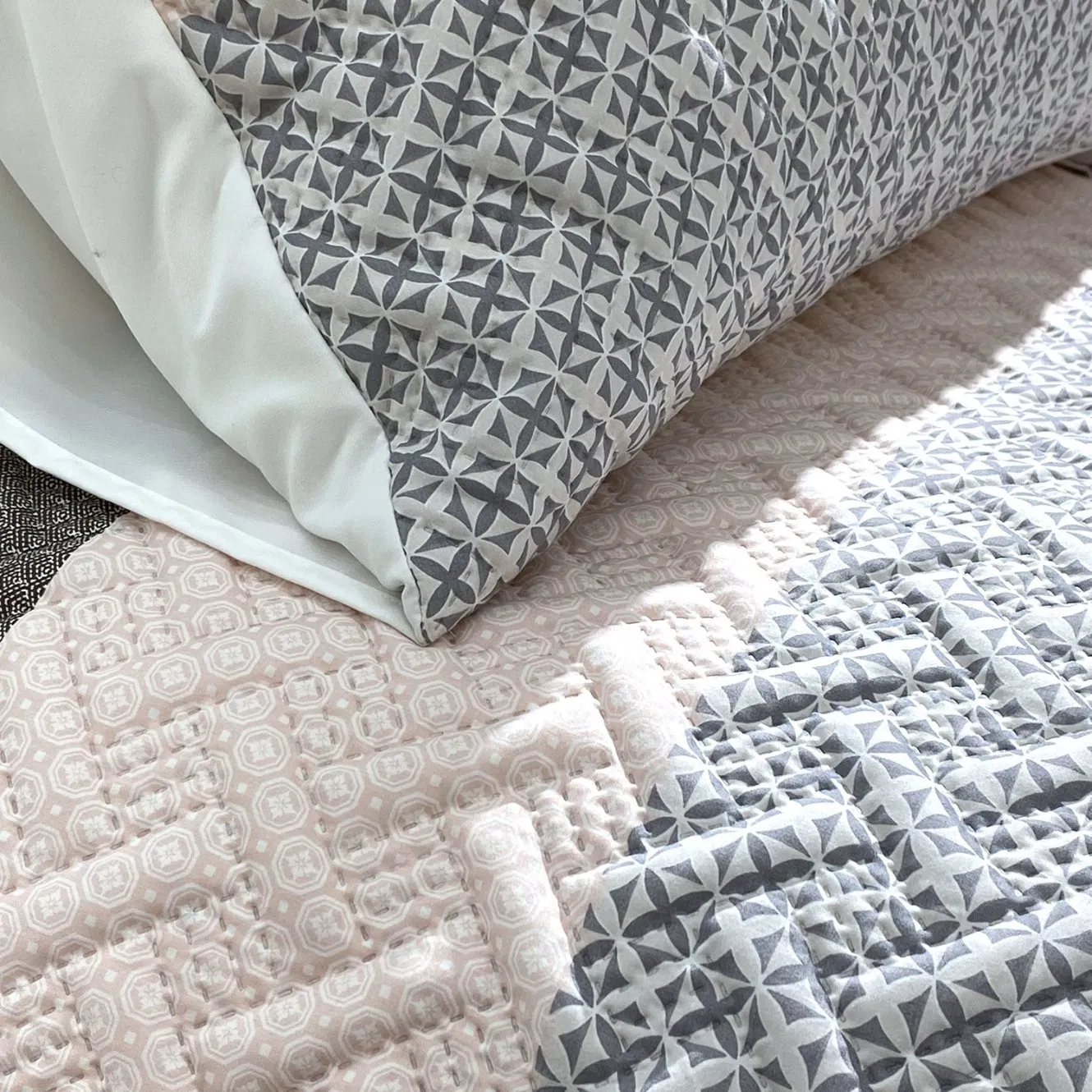 Quilt Cover Size 210*210cm Peached Polyester Fabric Bed Sheets Bedding Set for Home Use