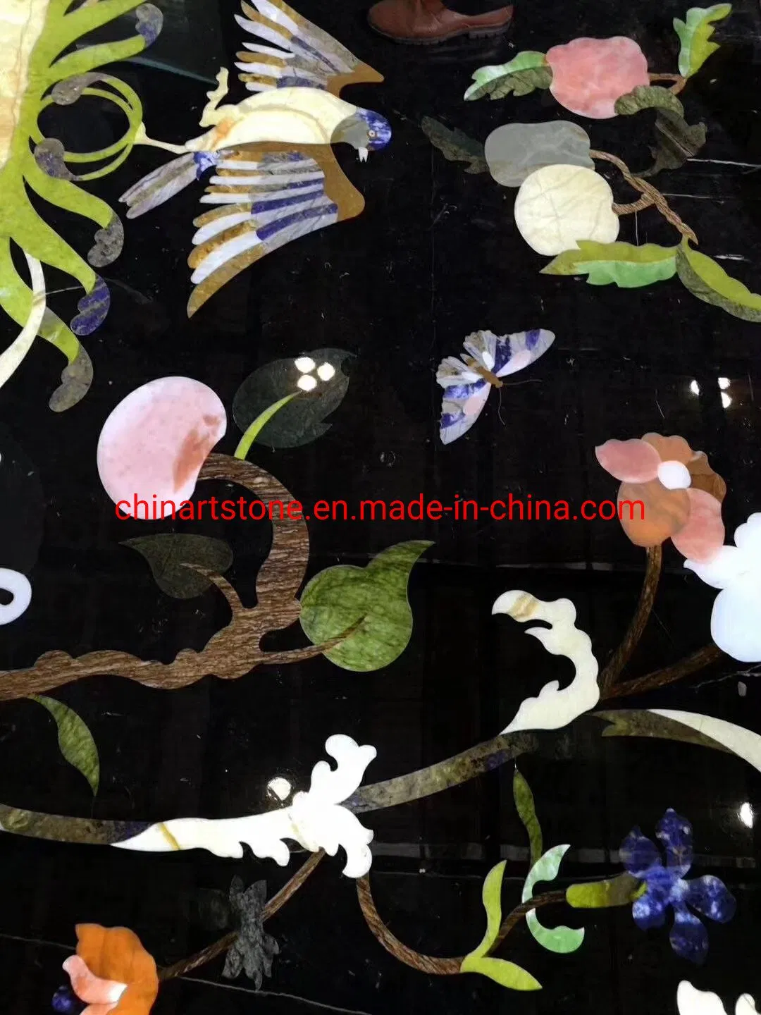 Мозаичная плитка из натурального мрамора