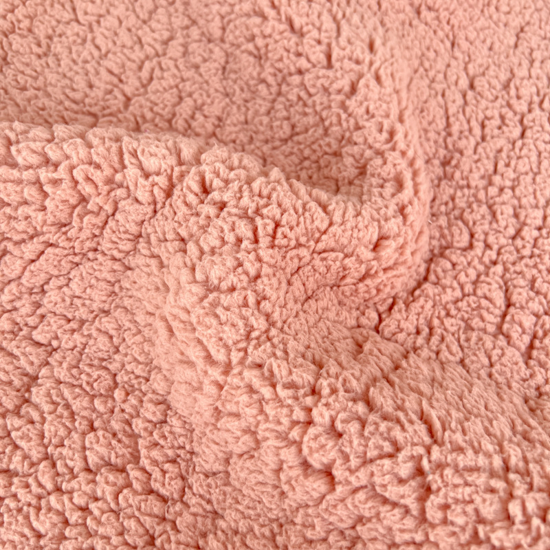 Плед из молочного вельвета и шерпы для максимального уюта