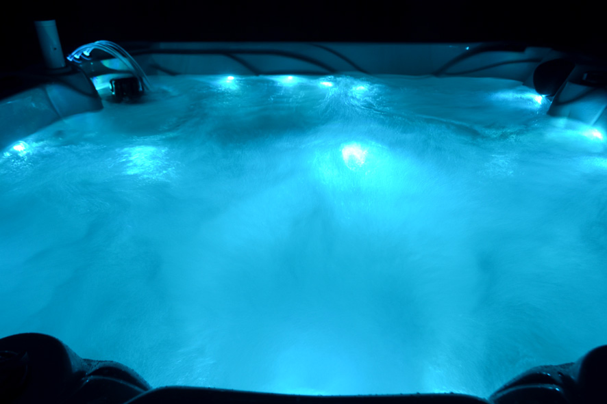 Роскошная SPA-ванна для релаксации и вечеринок