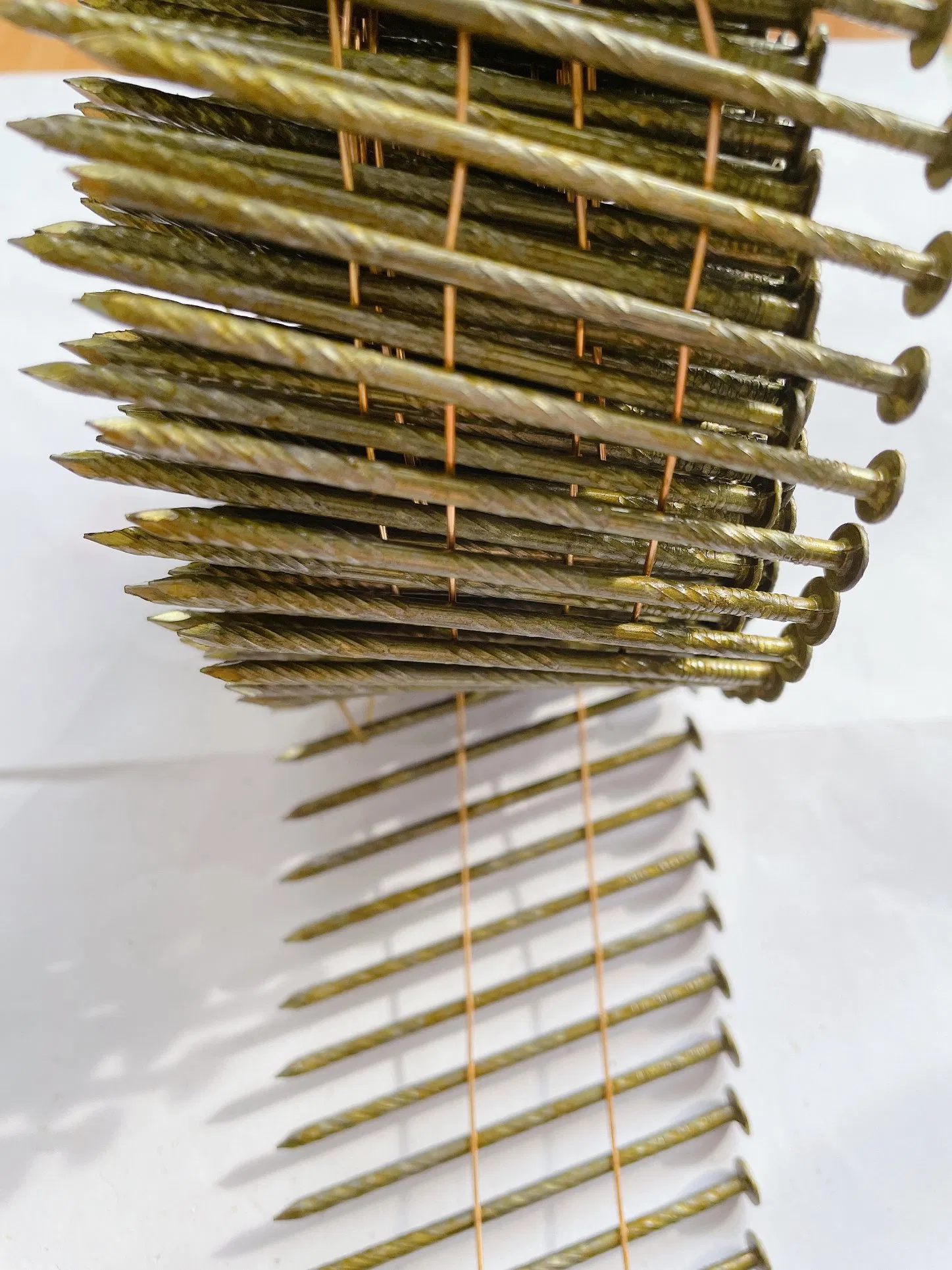 15 Degree 2-1/4 Inch Screw Shank Coil Nail with Yellow Paint