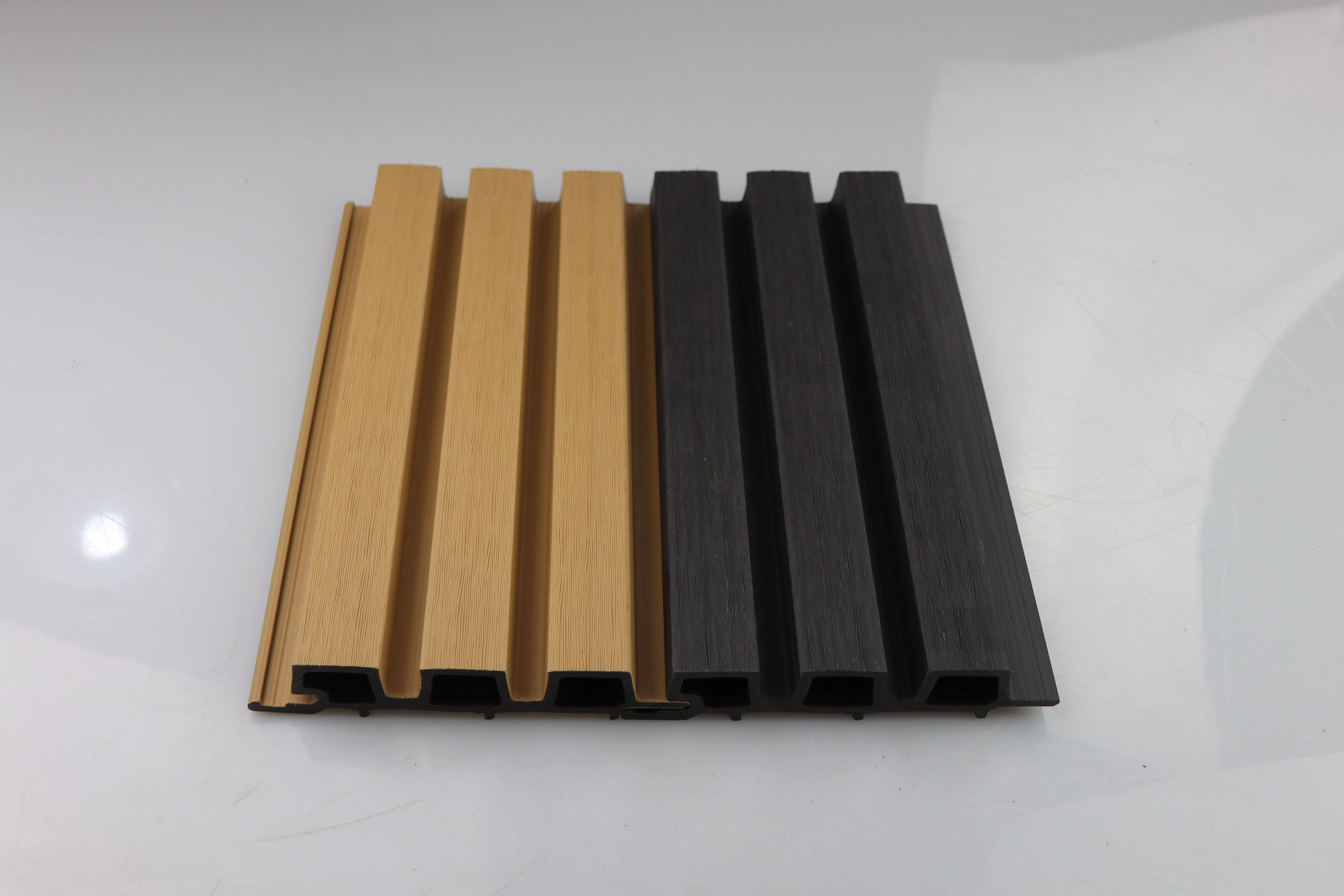 Exterior Co-Extrusion WPC Cladding Composite Wall Panel with 15-Year Durability