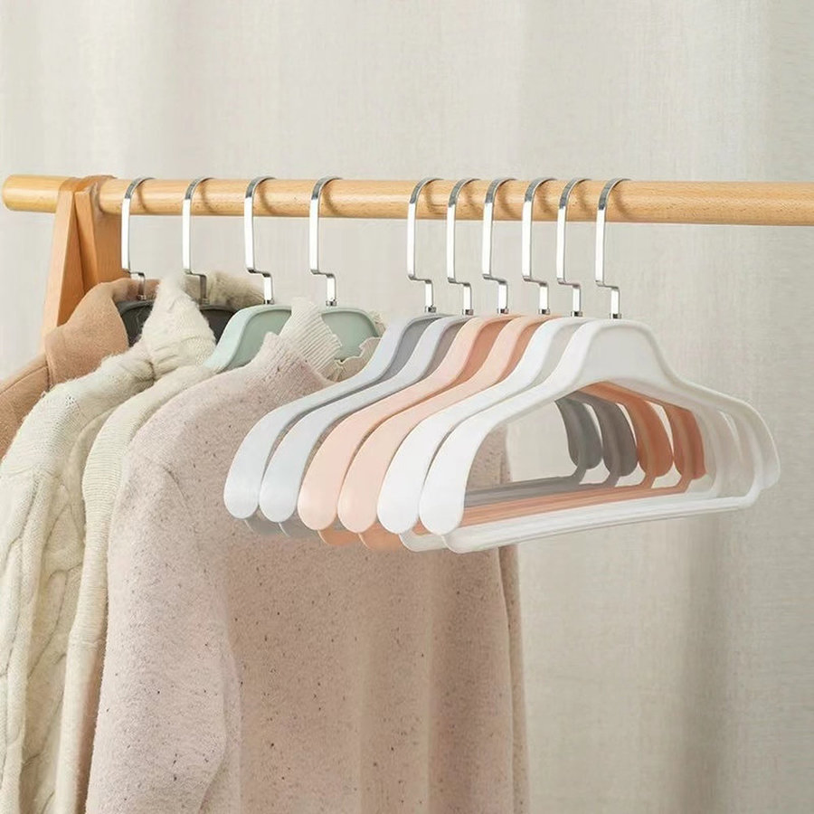 Пластиковая вешалка с широкими плечиками RY220330