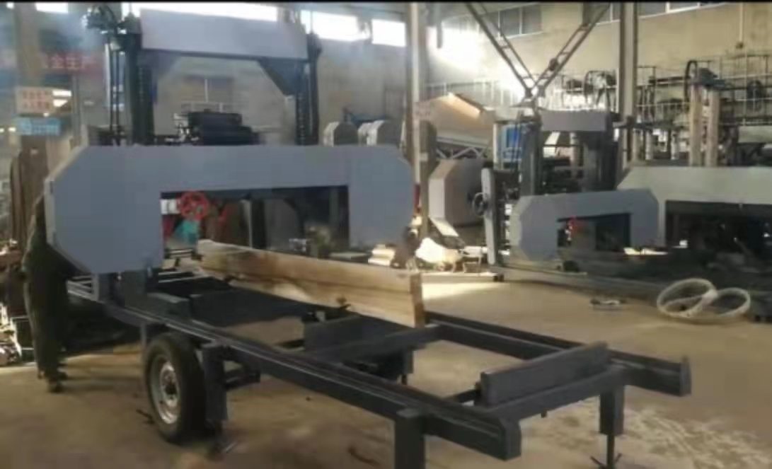 Ленточная пила по дереву горизонтальная