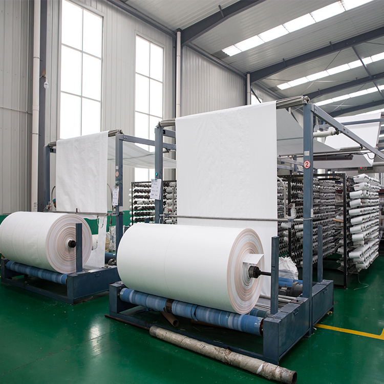 China Factory White 60GSM PP Tubular Laminated Woven Fabric Roll Plastic Fabric Roll for Bag Making