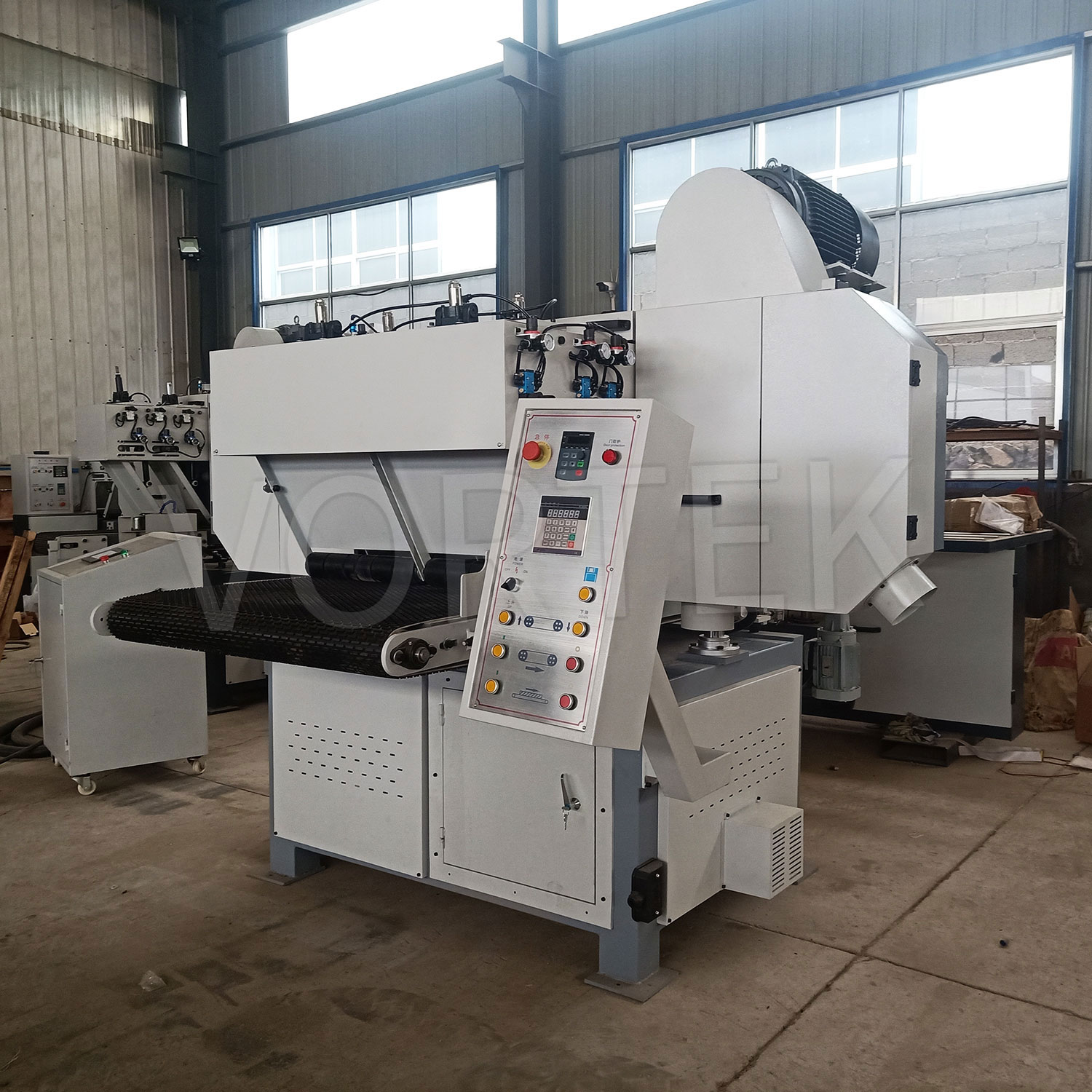 Станок ленточнопильный автоматический по дереву MJ650