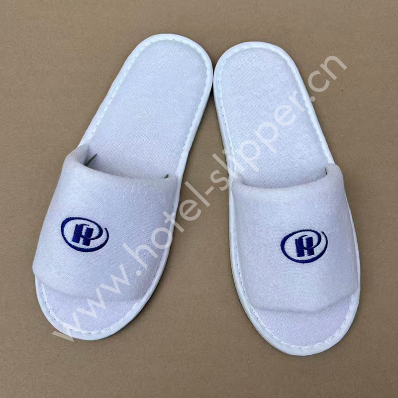 Wholesale White Disposable Eco Friendly Non-Slip Open-Toed Terry Towel Hotel Slippers with Custom Logo