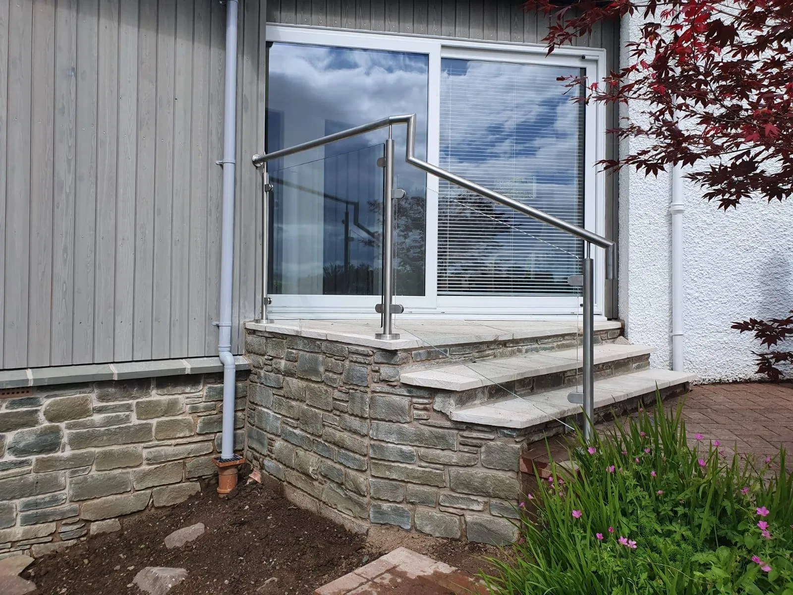 High Quality Manufacturer Stainless Steel Handrail Glass Balustrade for Staircase