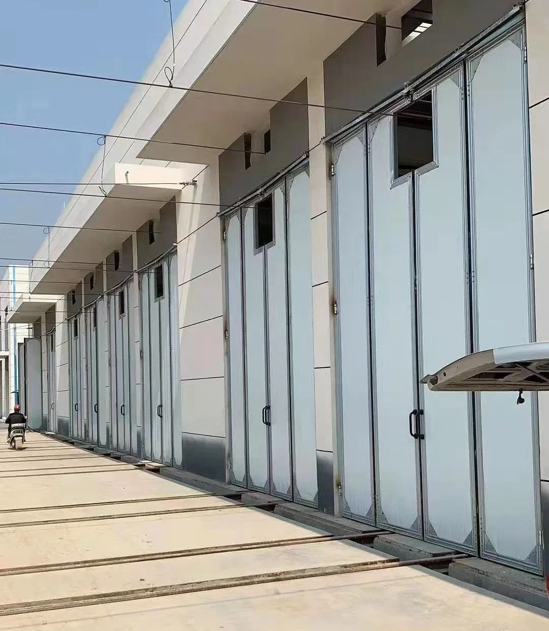 Chinese Supplier High Quality Automatic Industrial Insulated Small Folding Door
