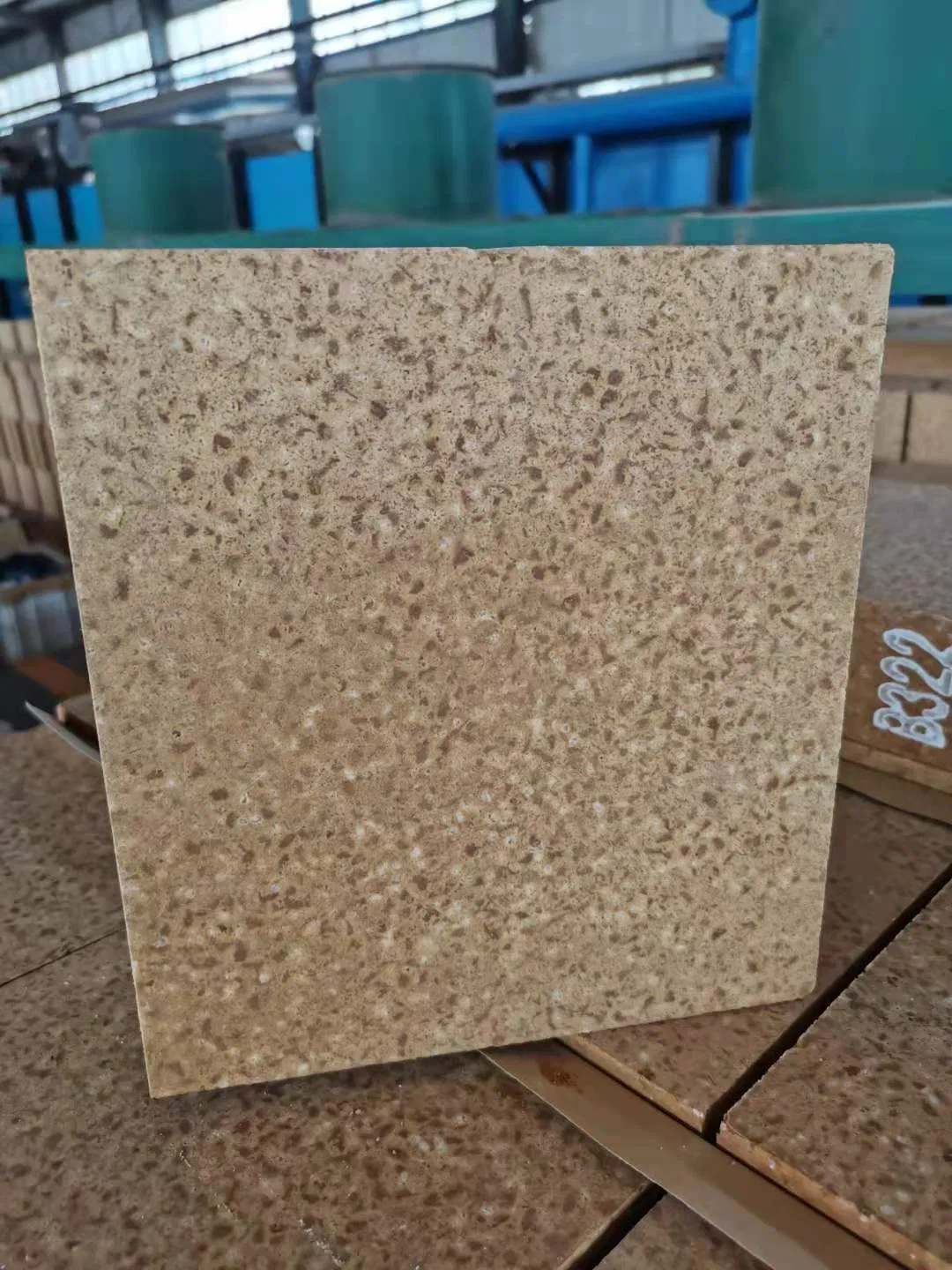 Магнезито-глиноземный огнеупорный кирпич MLJ85 для цементных печей