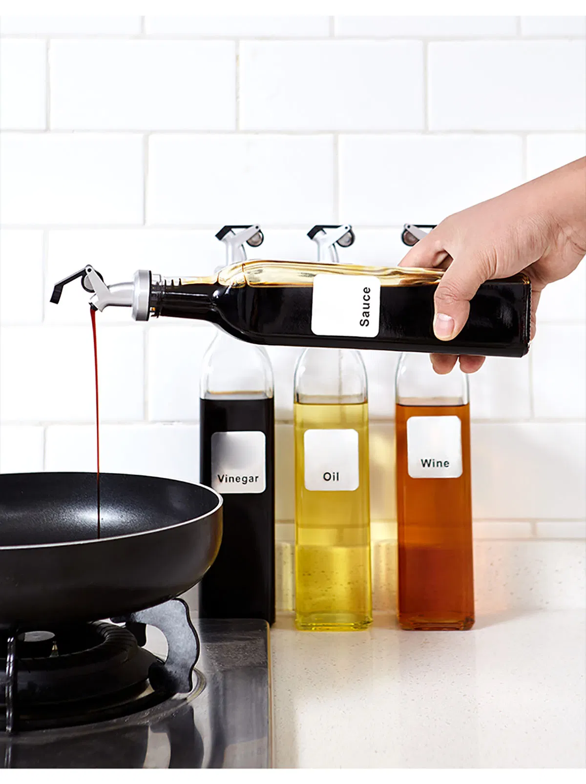 Clear Empty Square Kitchen Containers Vinegar Hot Sauce Olive Oil Dispenser Packing Glass Bottles with Spray Cap