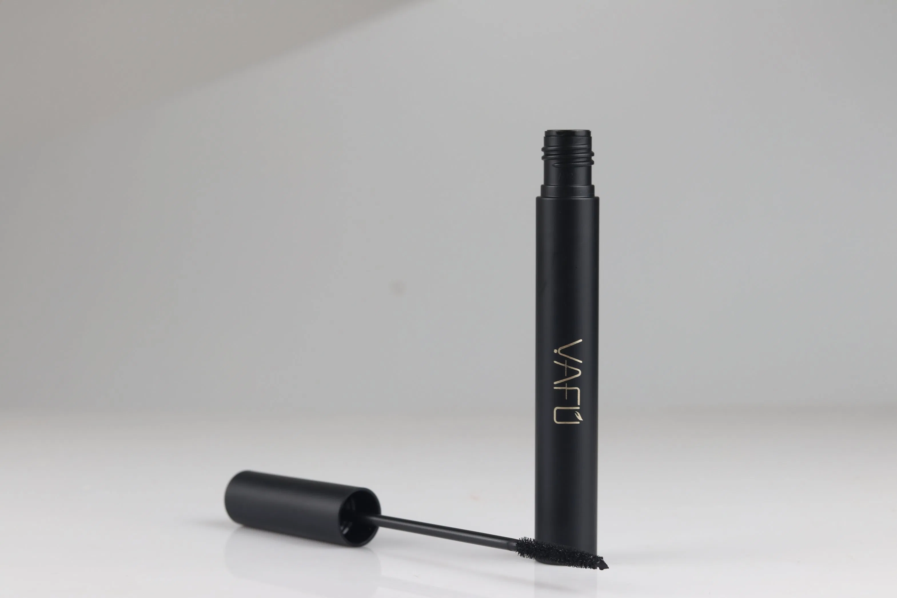 Extreme Volume Waterproof Mascara for All-Day Wear and Length