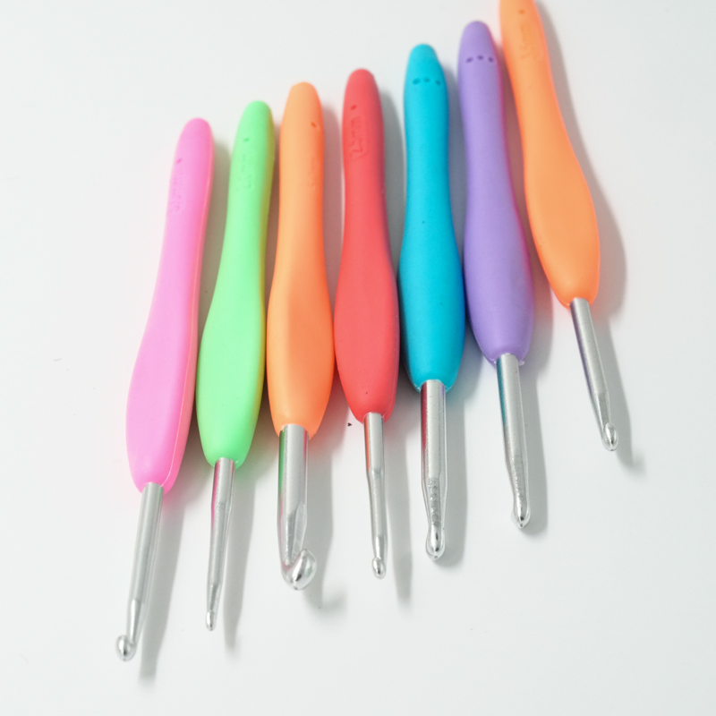 7 Colours Plastic Handle Aluminum Crochet Hook Set