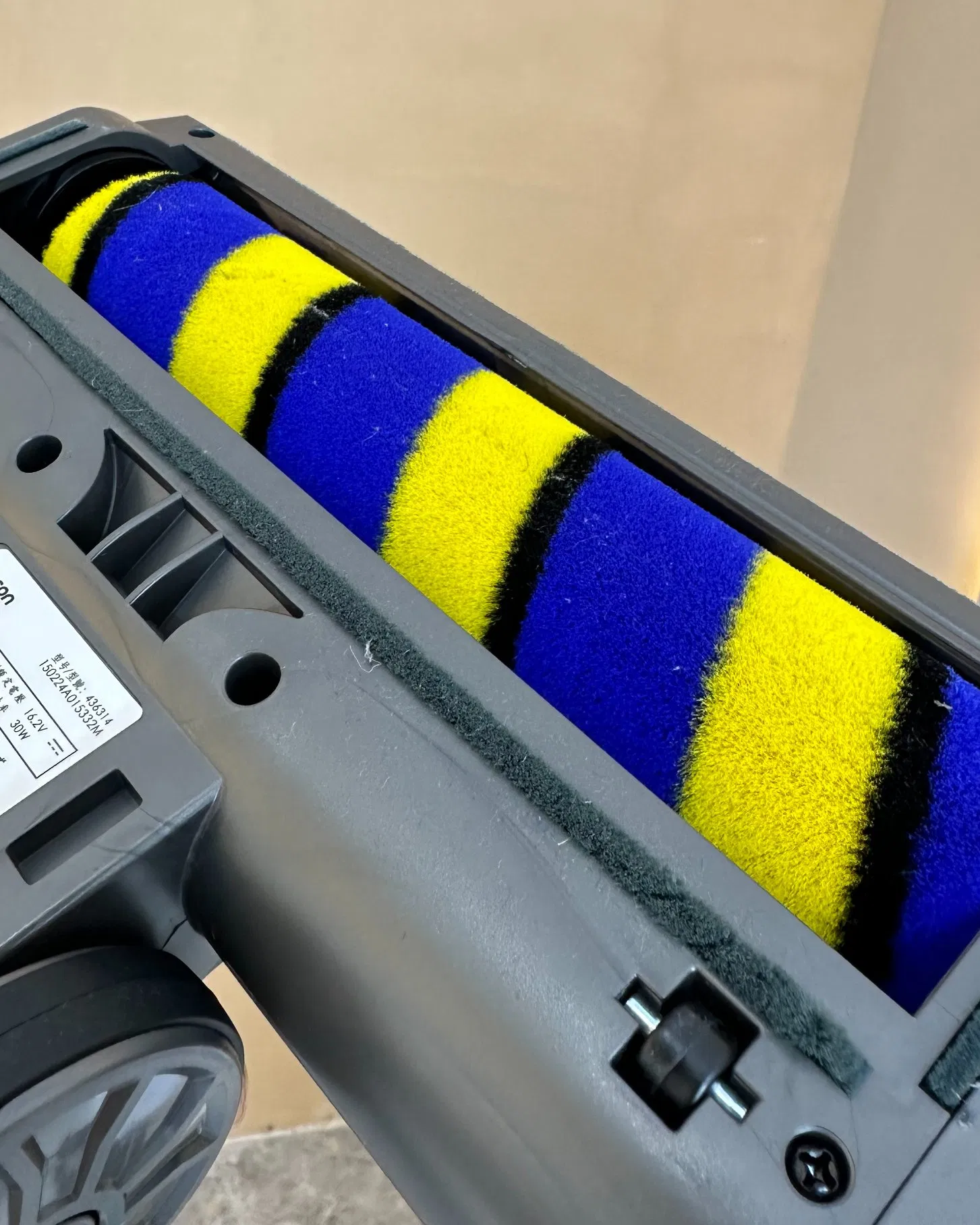 Hot Selling Dy Super Powerful Suction Vacuum Cleaner V15 Detect Fluffy