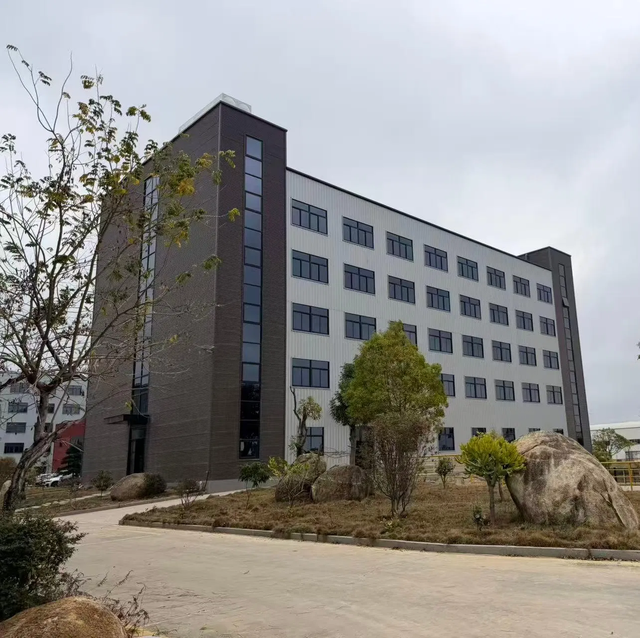 New Product Ideas Modern Design Safe Steel Frame Factory Building for Civil and Public Buildings Durable for 50 Years