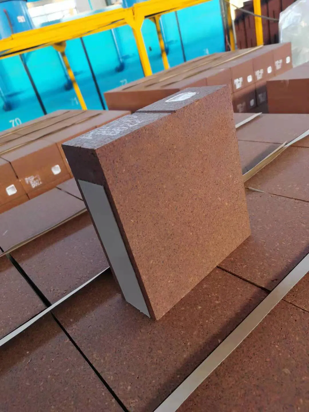 Магнезитовый огнеупорный кирпич Hercynite Spinel для цементных печей