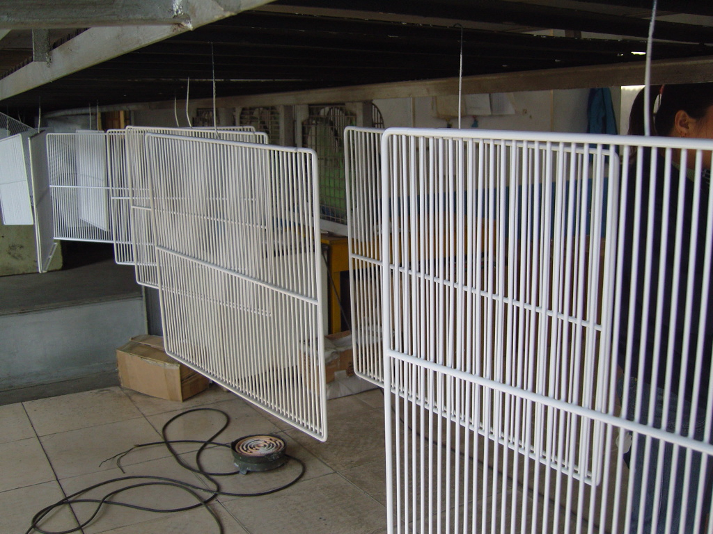 Customized High Quality PE Coated Steel Wire Rack Metal Shelves with Plastic Coating