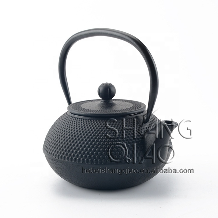 Чугунный чайник с рельефным узором, 0.9 л