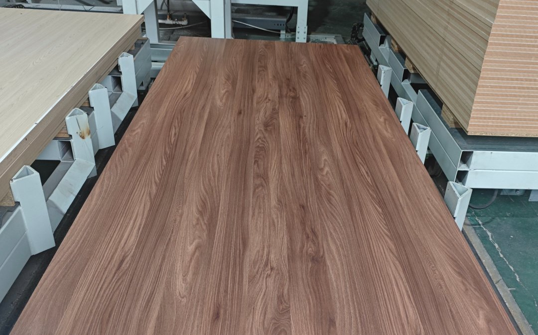 15mm Embossed Melamine MDF Board for Home/Hotel Furniture