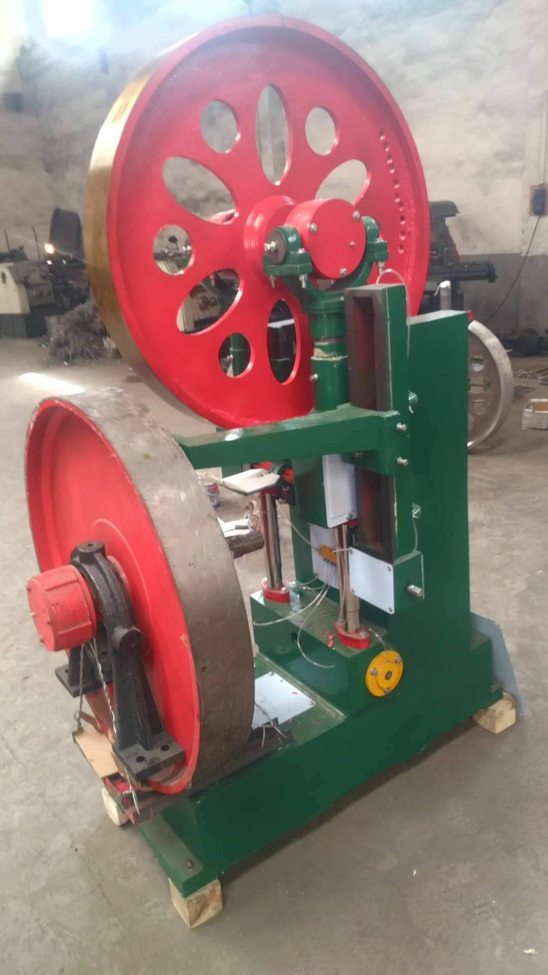 Станок ленточнопильный по дереву с двойным подшипником