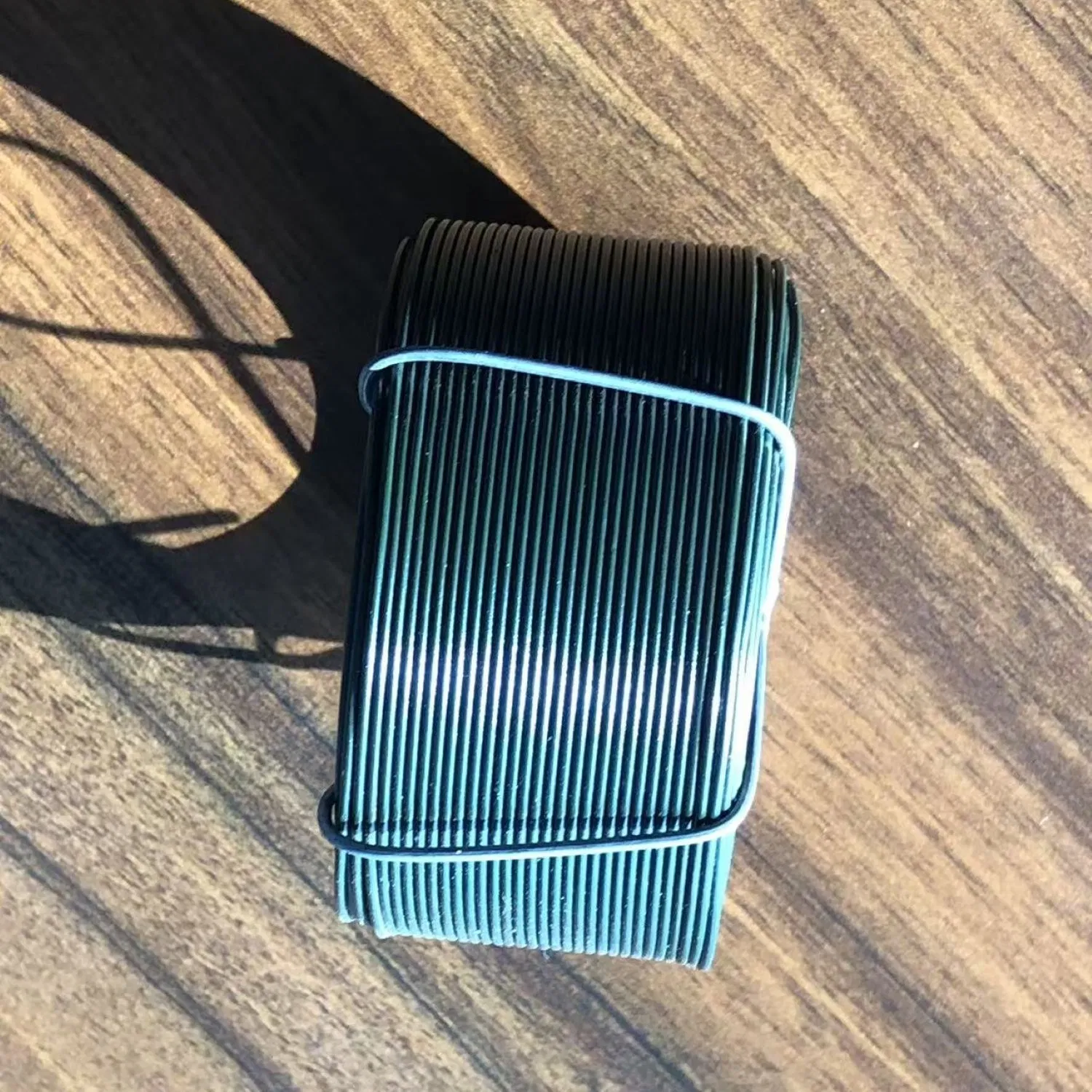 Мягкая черная вязальная проволока в ПВХ-оболочке, малая бухта