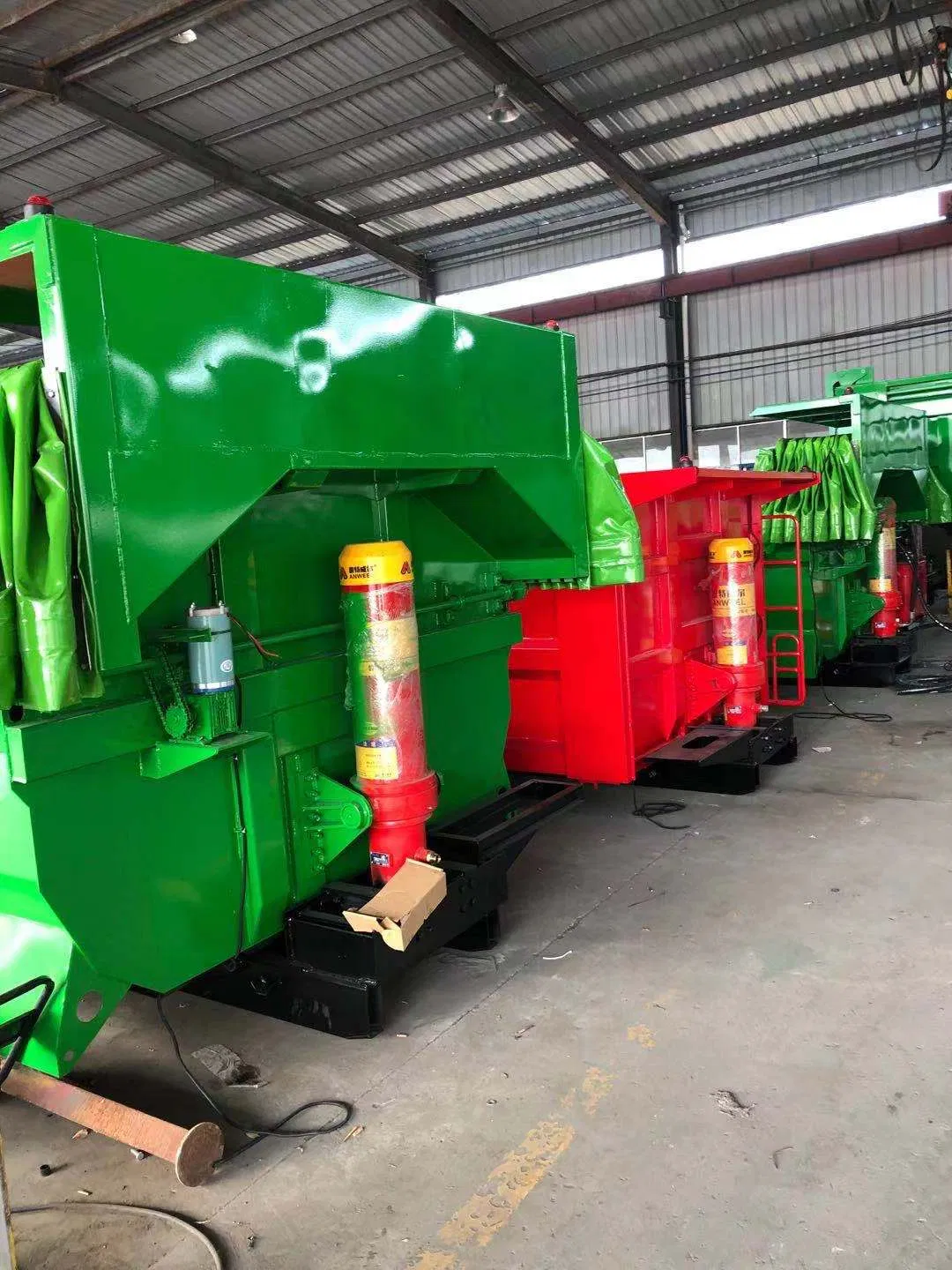 Гидравлический цилиндр бокового поворота для самосвала