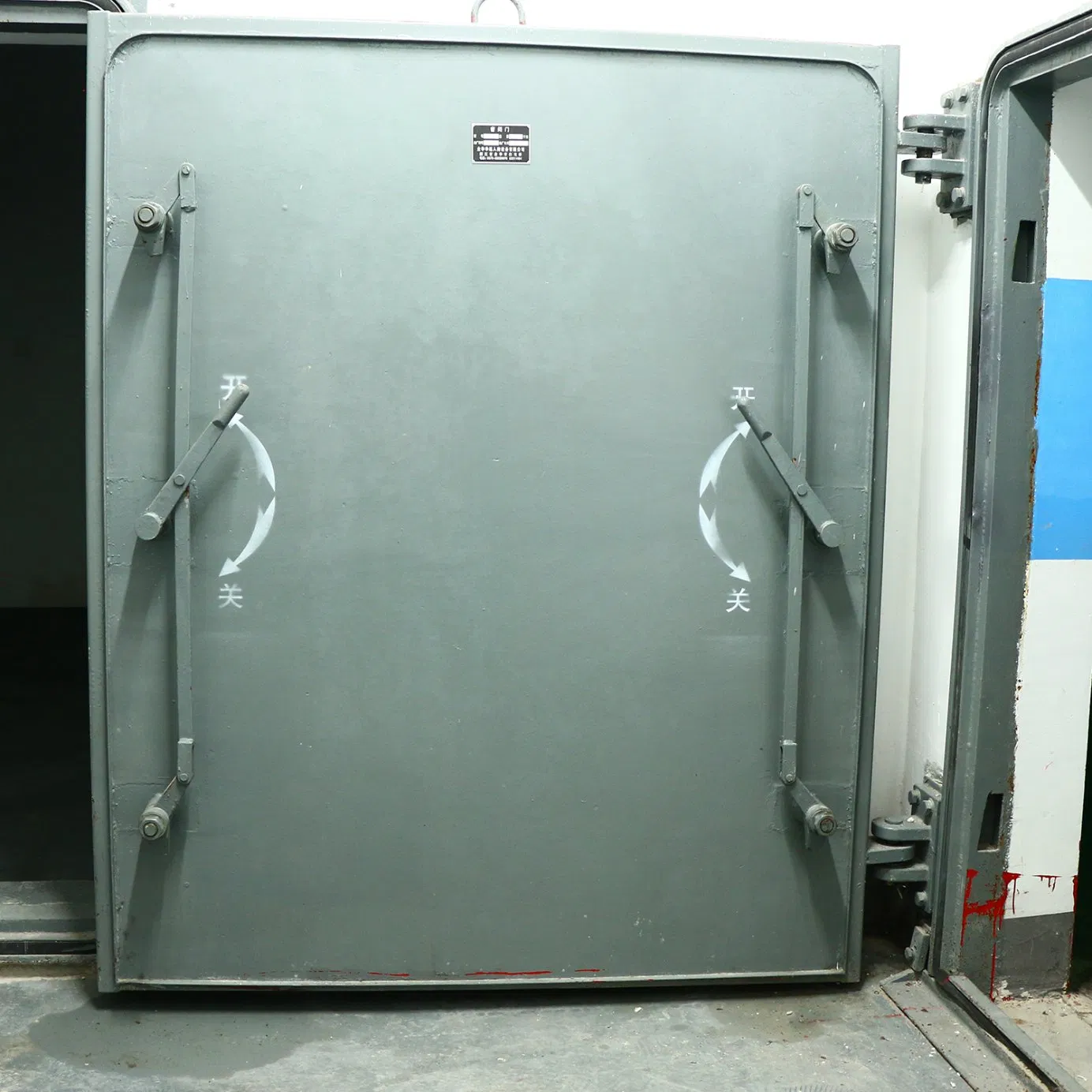 Safety Sectional Aluminum Alloy Steel Metal Garage Door Hardware Handle Lock Source Factory