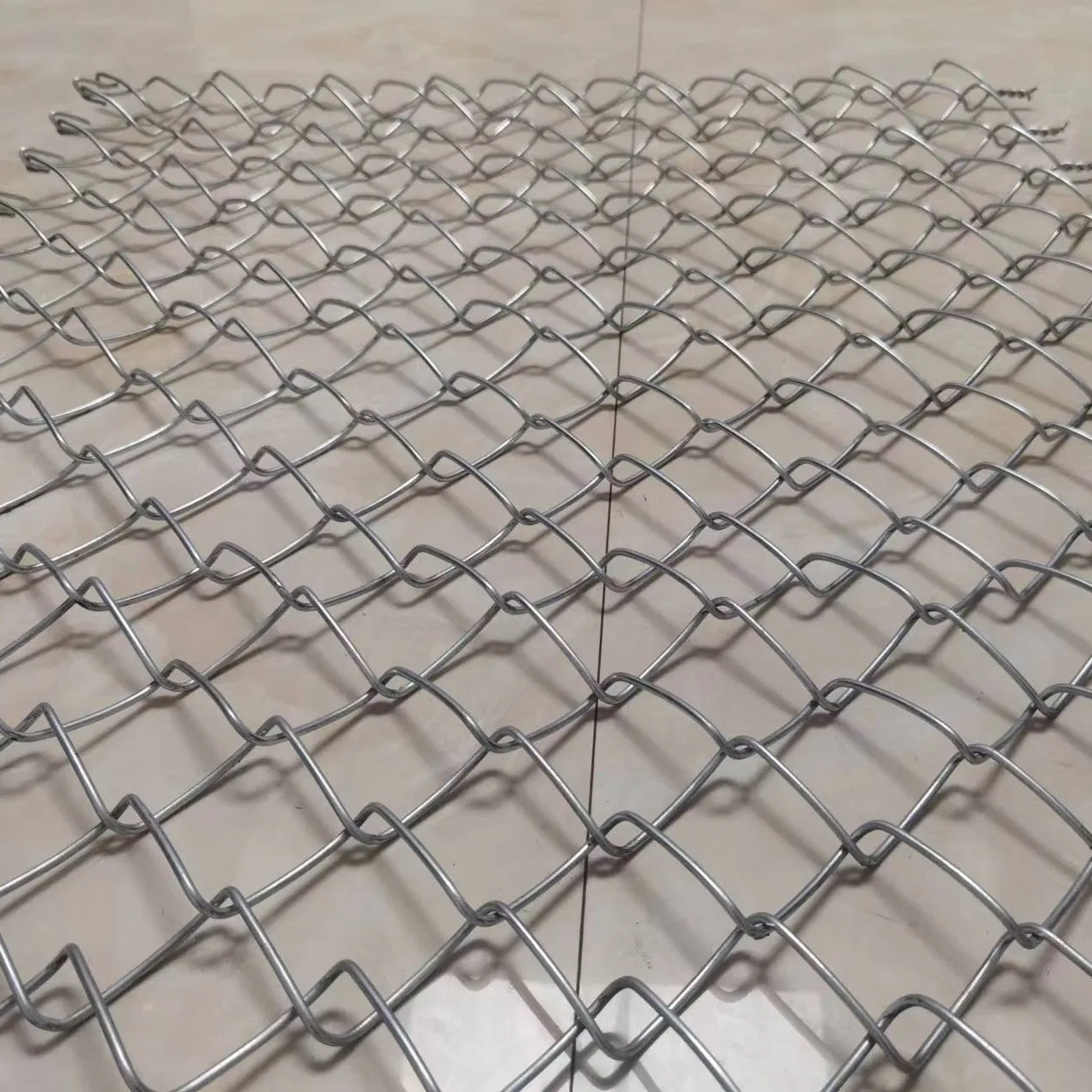 3.0mm Galvanized Chain Link Fence Diamond Mesh Fence in Good Price