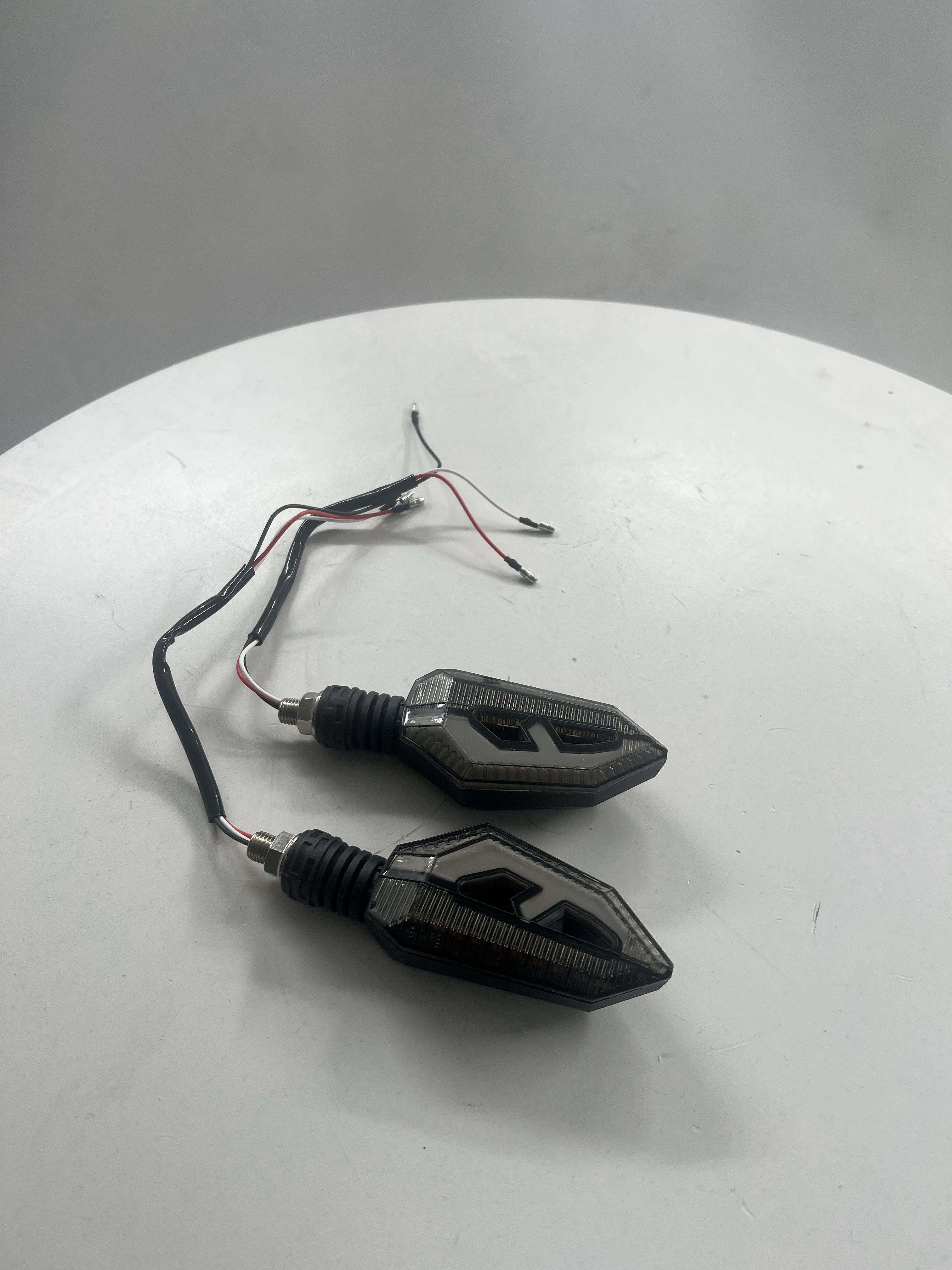 Светодиодный поворотник 2xo-119 R для мотоциклов и трициклов