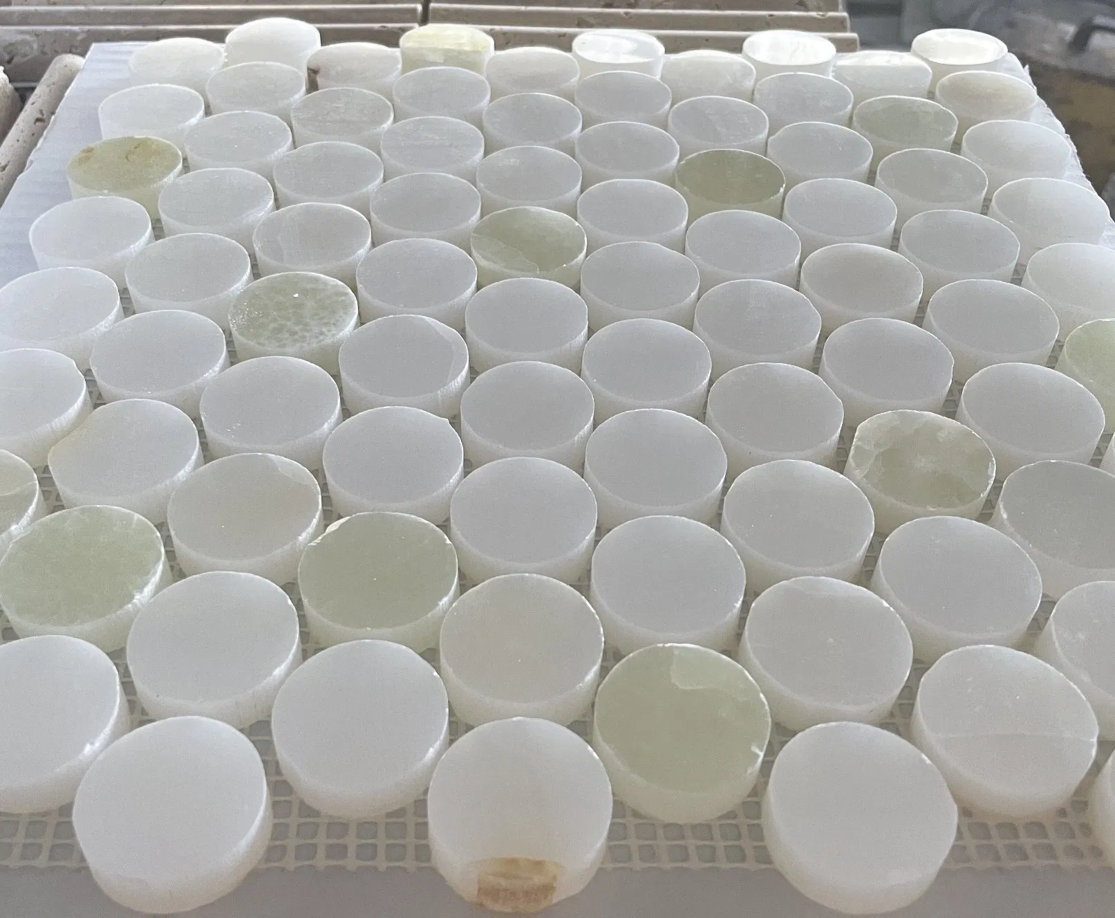 Natural stone Customized polished/honed white/green Onyx Round Mosaic Tiles for Indoor/Interior kitchen/bathroom Floor/wall/backsplash/Ceiling